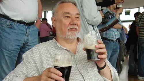 上海吃瓜大爷事件,网络热议背后的社会现象解析